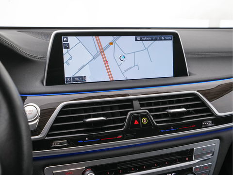 BMW 7 Serie 745e High Executive (INCL-BTW) *LASER-LED | EXCLUSIV-NAPPA-LEATHER | HEAD-UP | SOFT-CLOSE | BLIND-SPOT | MEMORY-PACK | DIGI-COCKPIT | KEYLESS | DAB+ | CAMERA | COMFORT-SEATS | AMBIENT-LIGHT | DAB | CARPLAY | 18"