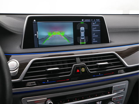 BMW 7 Serie 745e High Executive (INCL-BTW) *LASER-LED | EXCLUSIV-NAPPA-LEATHER | HEAD-UP | SOFT-CLOSE | BLIND-SPOT | MEMORY-PACK | DIGI-COCKPIT | KEYLESS | DAB+ | CAMERA | COMFORT-SEATS | AMBIENT-LIGHT | DAB | CARPLAY | 18"