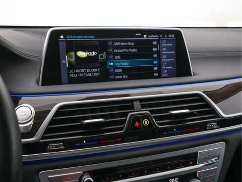 BMW 7 Serie 745e High Executive (INCL-BTW) *LASER-LED | EXCLUSIV-NAPPA-LEATHER | HEAD-UP | SOFT-CLOSE | BLIND-SPOT | MEMORY-PACK | DIGI-COCKPIT | KEYLESS | DAB+ | CAMERA | COMFORT-SEATS | AMBIENT-LIGHT | DAB | CARPLAY | 18"