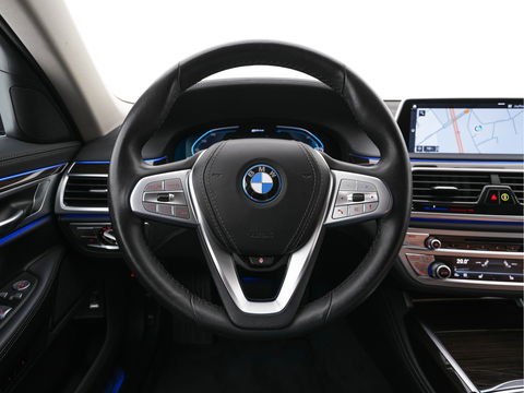 BMW 7 Serie 745e High Executive (INCL-BTW) *LASER-LED | EXCLUSIV-NAPPA-LEATHER | HEAD-UP | SOFT-CLOSE | BLIND-SPOT | MEMORY-PACK | DIGI-COCKPIT | KEYLESS | DAB+ | CAMERA | COMFORT-SEATS | AMBIENT-LIGHT | DAB | CARPLAY | 18"