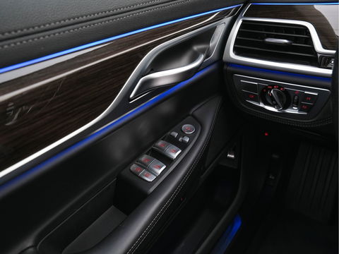 BMW 7 Serie 745e High Executive (INCL-BTW) *LASER-LED | EXCLUSIV-NAPPA-LEATHER | HEAD-UP | SOFT-CLOSE | BLIND-SPOT | MEMORY-PACK | DIGI-COCKPIT | KEYLESS | DAB+ | CAMERA | COMFORT-SEATS | AMBIENT-LIGHT | DAB | CARPLAY | 18"