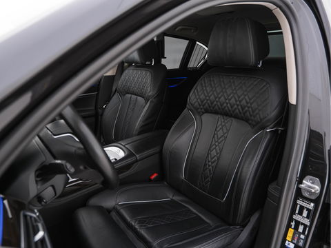 BMW 7 Serie 745e High Executive (INCL-BTW) *LASER-LED | EXCLUSIV-NAPPA-LEATHER | HEAD-UP | SOFT-CLOSE | BLIND-SPOT | MEMORY-PACK | DIGI-COCKPIT | KEYLESS | DAB+ | CAMERA | COMFORT-SEATS | AMBIENT-LIGHT | DAB | CARPLAY | 18"