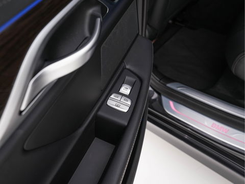 BMW 7 Serie 745e High Executive (INCL-BTW) *LASER-LED | EXCLUSIV-NAPPA-LEATHER | HEAD-UP | SOFT-CLOSE | BLIND-SPOT | MEMORY-PACK | DIGI-COCKPIT | KEYLESS | DAB+ | CAMERA | COMFORT-SEATS | AMBIENT-LIGHT | DAB | CARPLAY | 18"