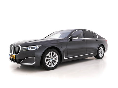 BMW 7 Serie 745e High Executive (INCL-BTW) *LASER-LED | EXCLUSIV-NAPPA-LEATHER | HEAD-UP | SOFT-CLOSE | BLIND-SPOT | MEMORY-PACK | DIGI-COCKPIT | KEYLESS | DAB+ | CAMERA | COMFORT-SEATS | AMBIENT-LIGHT | DAB | CARPLAY | 18"