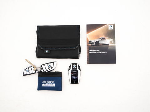 BMW 7 Serie 745e High Executive (INCL-BTW) *LASER-LED | EXCLUSIV-NAPPA-LEATHER | HEAD-UP | SOFT-CLOSE | BLIND-SPOT | MEMORY-PACK | DIGI-COCKPIT | KEYLESS | DAB+ | CAMERA | COMFORT-SEATS | AMBIENT-LIGHT | DAB | CARPLAY | 18"