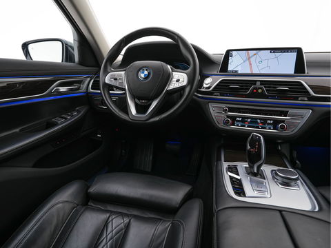 BMW 7 Serie 745e High Executive (INCL-BTW) *LASER-LED | EXCLUSIV-NAPPA-LEATHER | HEAD-UP | SOFT-CLOSE | BLIND-SPOT | MEMORY-PACK | DIGI-COCKPIT | KEYLESS | DAB+ | CAMERA | COMFORT-SEATS | AMBIENT-LIGHT | DAB | CARPLAY | 18"