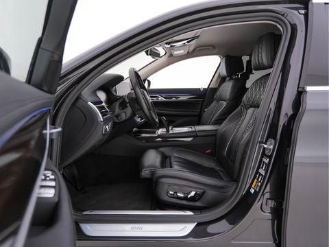 BMW 7 Serie 745e High Executive (INCL-BTW) *LASER-LED | EXCLUSIV-NAPPA-LEATHER | HEAD-UP | SOFT-CLOSE | BLIND-SPOT | MEMORY-PACK | DIGI-COCKPIT | KEYLESS | DAB+ | CAMERA | COMFORT-SEATS | AMBIENT-LIGHT | DAB | CARPLAY | 18"