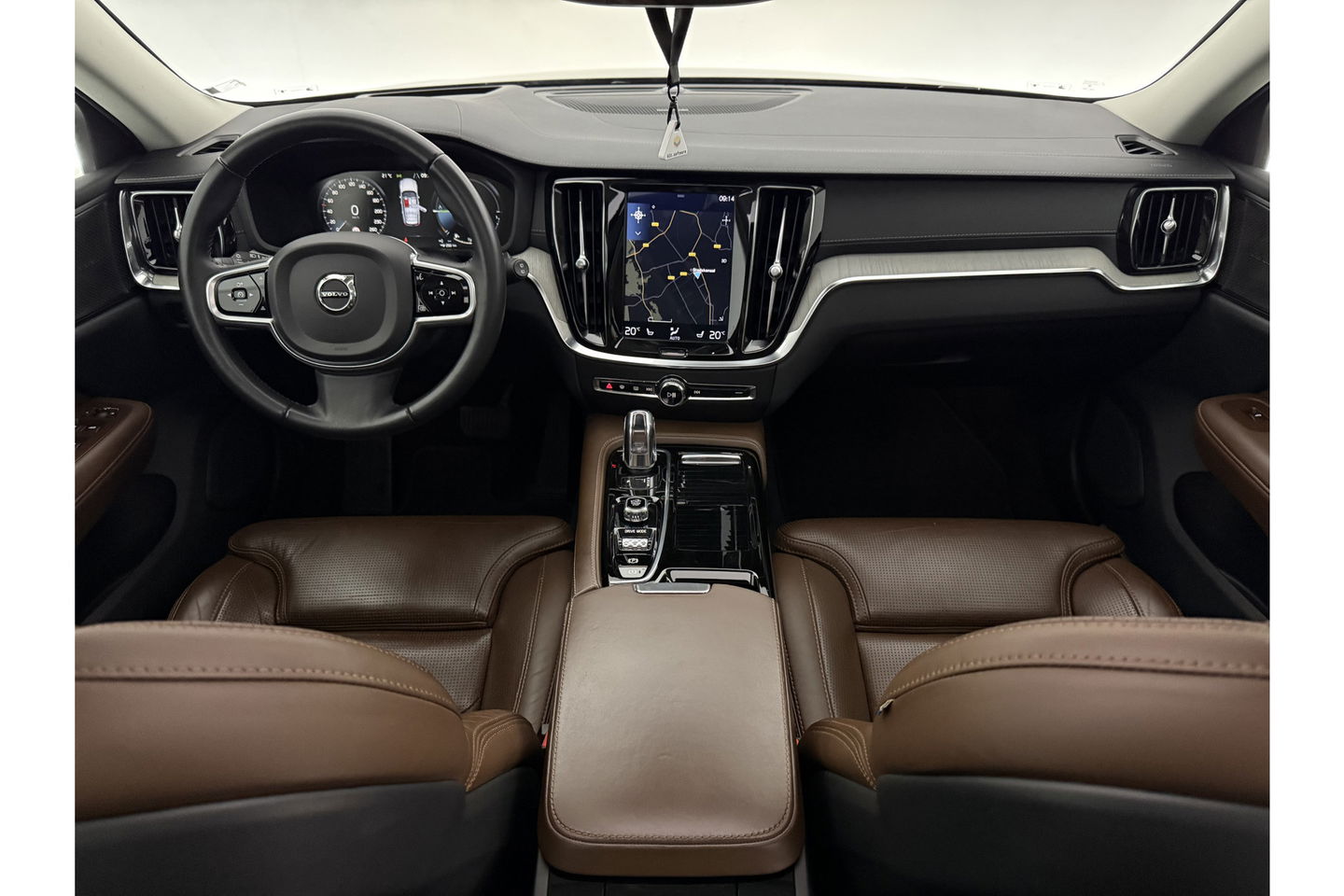 Volvo V60 2.0 T8 Twin Engine AWD Inscription 304PK Pano Harman/Kardon Trekhaak Memory Head-up LED Virtual Stoelverwarming/Stoelventilatie Cruise Carplay Camera Navi 18"LMV