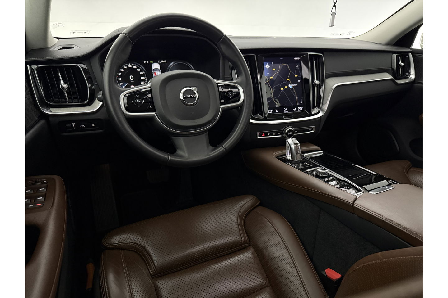 Volvo V60 2.0 T8 Twin Engine AWD Inscription 304PK Pano Harman/Kardon Trekhaak Memory Head-up LED Virtual Stoelverwarming/Stoelventilatie Cruise Carplay Camera Navi 18"LMV