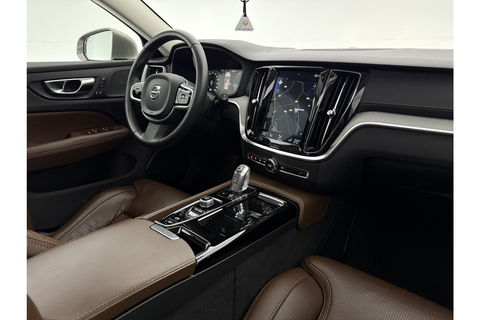 Volvo V60 2.0 T8 Twin Engine AWD Inscription 304PK Pano Harman/Kardon Trekhaak Memory Head-up LED Virtual Stoelverwarming/Stoelventilatie Cruise Carplay Camera Navi 18"LMV