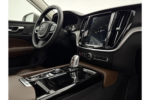 Volvo V60 2.0 T8 Twin Engine AWD Inscription 304PK Pano Harman/Kardon Trekhaak Memory Head-up LED Virtual Stoelverwarming/Stoelventilatie Cruise Carplay Camera Navi 18"LMV