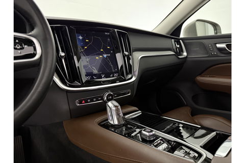 Volvo V60 2.0 T8 Twin Engine AWD Inscription 304PK Pano Harman/Kardon Trekhaak Memory Head-up LED Virtual Stoelverwarming/Stoelventilatie Cruise Carplay Camera Navi 18"LMV