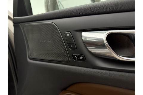 Volvo V60 2.0 T8 Twin Engine AWD Inscription 304PK Pano Harman/Kardon Trekhaak Memory Head-up LED Virtual Stoelverwarming/Stoelventilatie Cruise Carplay Camera Navi 18"LMV