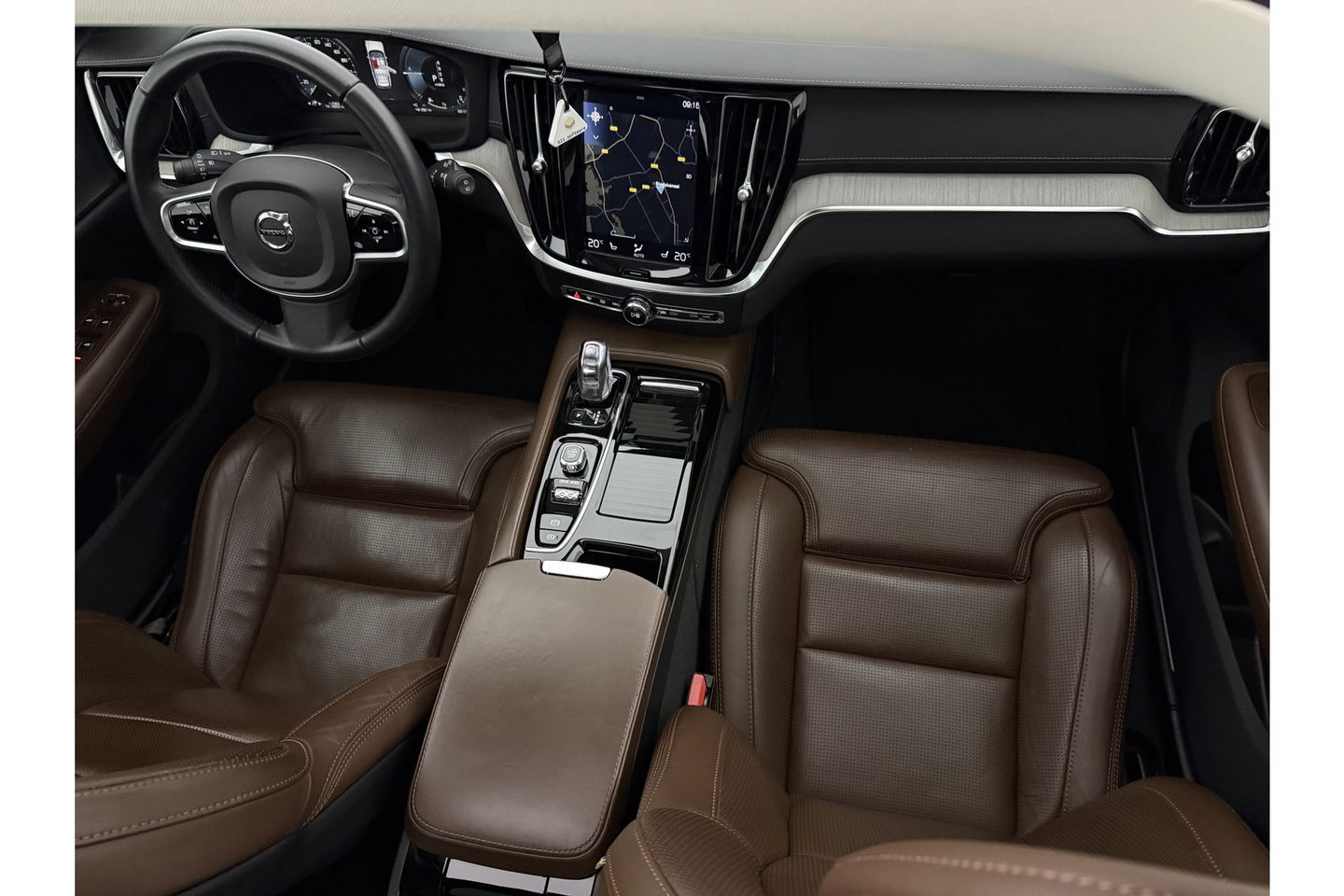 Volvo V60 2.0 T8 Twin Engine AWD Inscription 304PK Pano Harman/Kardon Trekhaak Memory Head-up LED Virtual Stoelverwarming/Stoelventilatie Cruise Carplay Camera Navi 18"LMV