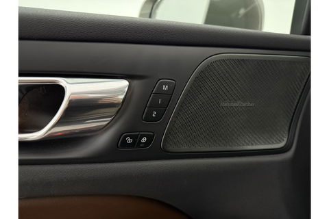 Volvo V60 2.0 T8 Twin Engine AWD Inscription 304PK Pano Harman/Kardon Trekhaak Memory Head-up LED Virtual Stoelverwarming/Stoelventilatie Cruise Carplay Camera Navi 18"LMV