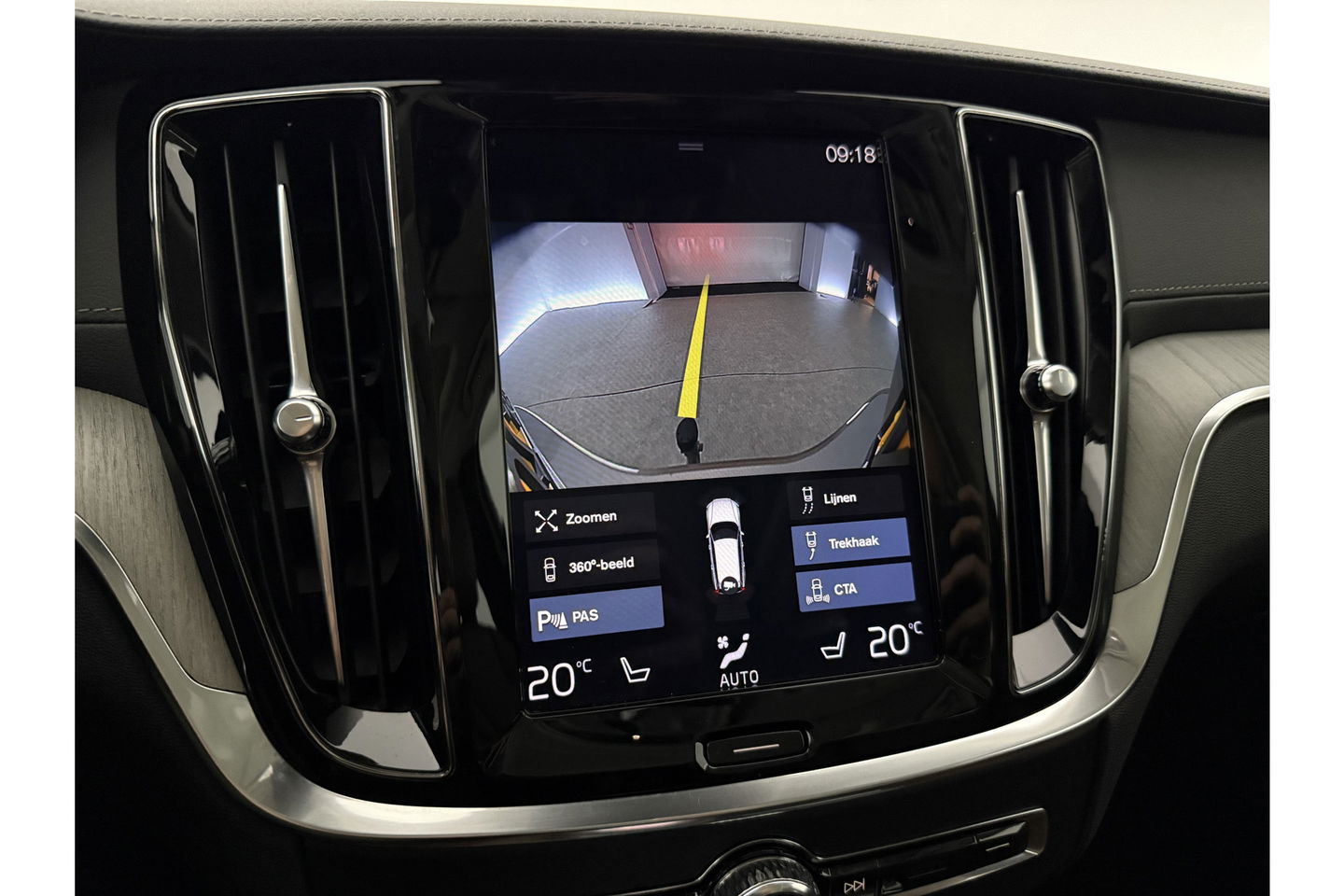 Volvo V60 2.0 T8 Twin Engine AWD Inscription 304PK Pano Harman/Kardon Trekhaak Memory Head-up LED Virtual Stoelverwarming/Stoelventilatie Cruise Carplay Camera Navi 18"LMV
