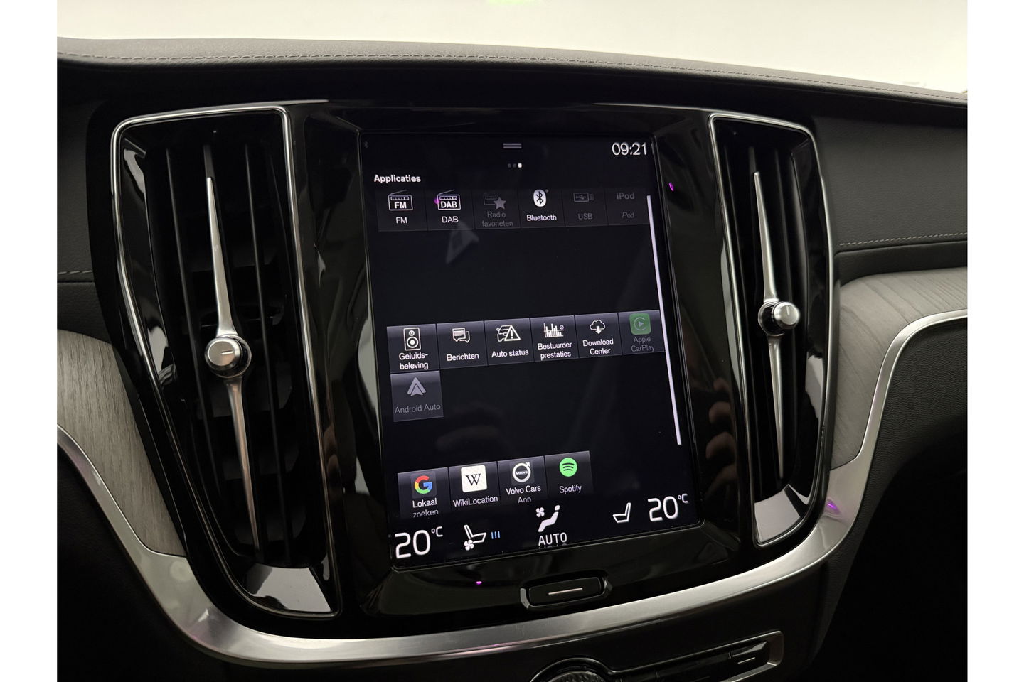 Volvo V60 2.0 T8 Twin Engine AWD Inscription 304PK Pano Harman/Kardon Trekhaak Memory Head-up LED Virtual Stoelverwarming/Stoelventilatie Cruise Carplay Camera Navi 18"LMV