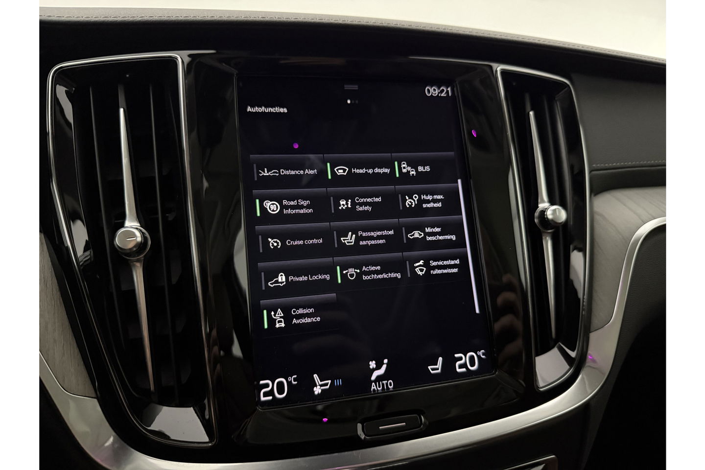 Volvo V60 2.0 T8 Twin Engine AWD Inscription 304PK Pano Harman/Kardon Trekhaak Memory Head-up LED Virtual Stoelverwarming/Stoelventilatie Cruise Carplay Camera Navi 18"LMV