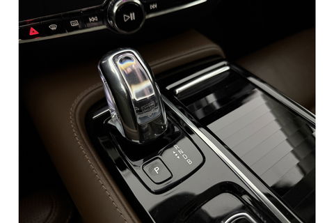 Volvo V60 2.0 T8 Twin Engine AWD Inscription 304PK Pano Harman/Kardon Trekhaak Memory Head-up LED Virtual Stoelverwarming/Stoelventilatie Cruise Carplay Camera Navi 18"LMV