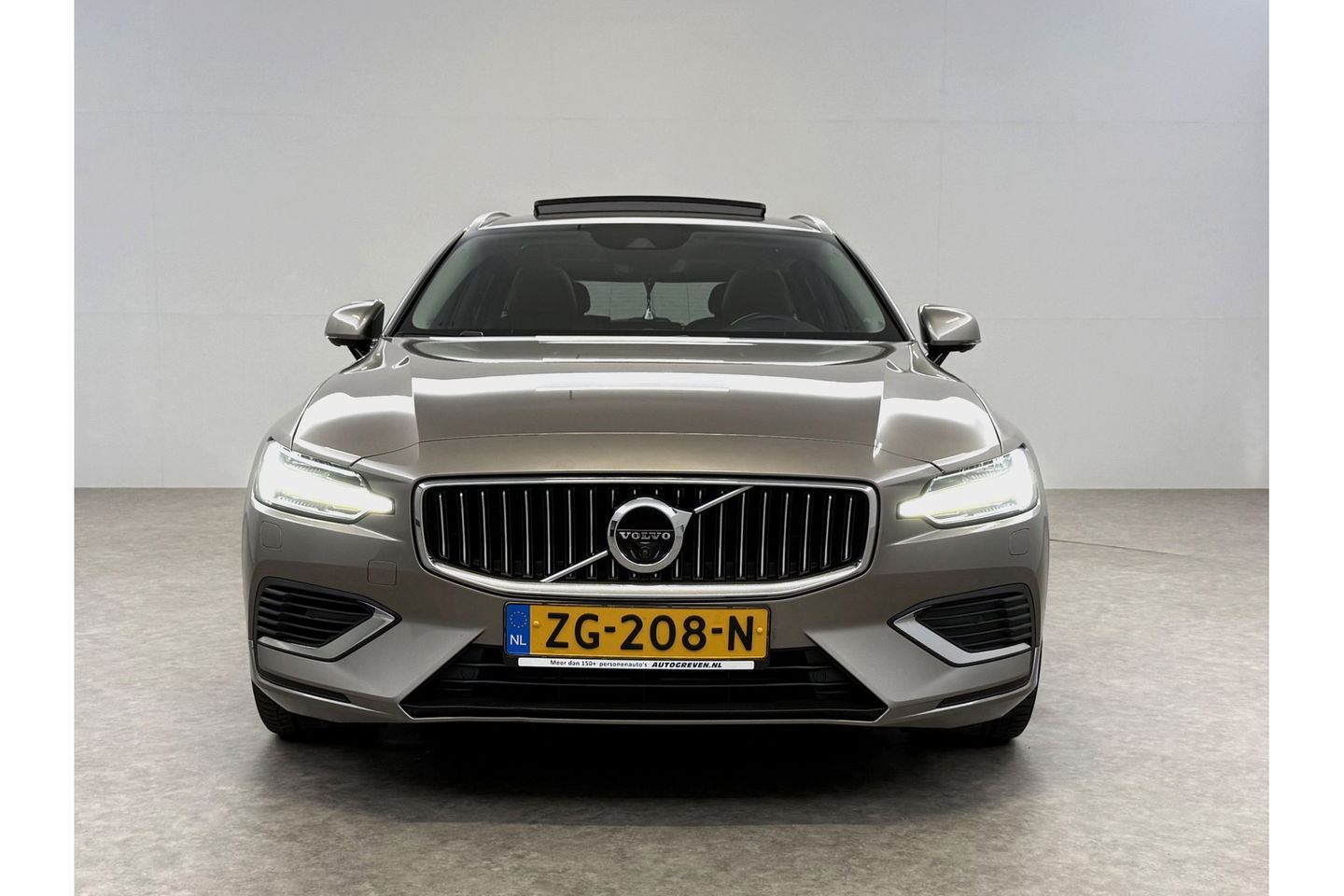 Volvo V60 2.0 T8 Twin Engine AWD Inscription 304PK Pano Harman/Kardon Trekhaak Memory Head-up LED Virtual Stoelverwarming/Stoelventilatie Cruise Carplay Camera Navi 18"LMV