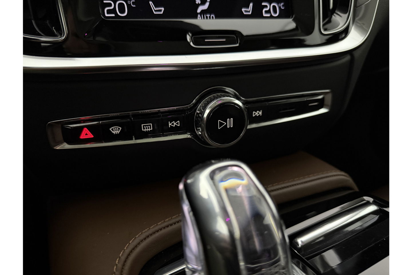 Volvo V60 2.0 T8 Twin Engine AWD Inscription 304PK Pano Harman/Kardon Trekhaak Memory Head-up LED Virtual Stoelverwarming/Stoelventilatie Cruise Carplay Camera Navi 18"LMV