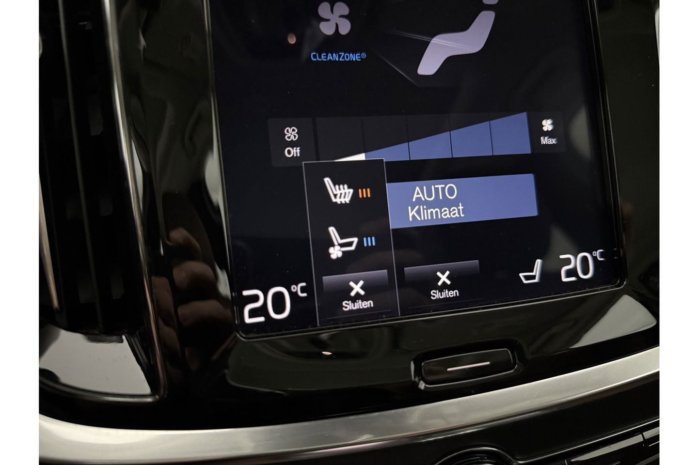 Volvo V60 2.0 T8 Twin Engine AWD Inscription 304PK Pano Harman/Kardon Trekhaak Memory Head-up LED Virtual Stoelverwarming/Stoelventilatie Cruise Carplay Camera Navi 18"LMV