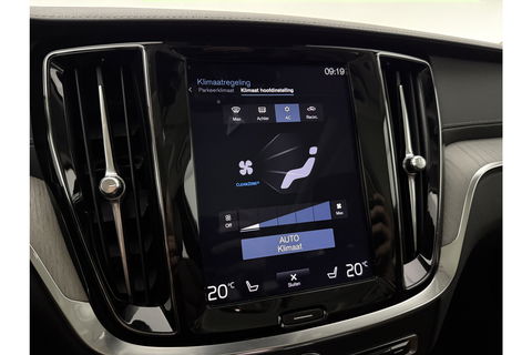 Volvo V60 2.0 T8 Twin Engine AWD Inscription 304PK Pano Harman/Kardon Trekhaak Memory Head-up LED Virtual Stoelverwarming/Stoelventilatie Cruise Carplay Camera Navi 18"LMV