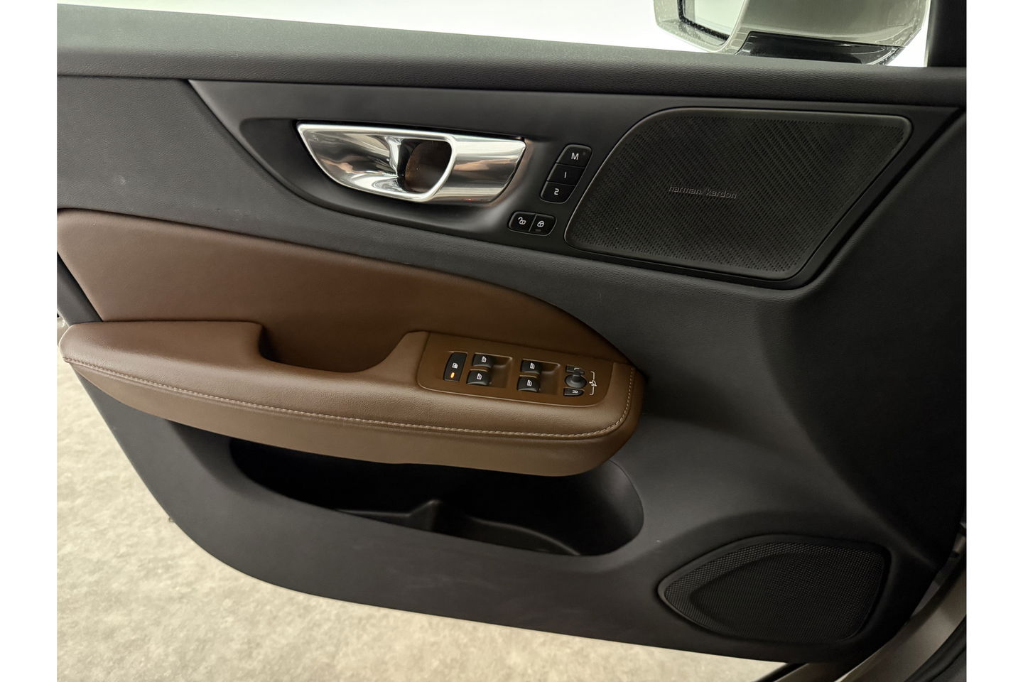 Volvo V60 2.0 T8 Twin Engine AWD Inscription 304PK Pano Harman/Kardon Trekhaak Memory Head-up LED Virtual Stoelverwarming/Stoelventilatie Cruise Carplay Camera Navi 18"LMV