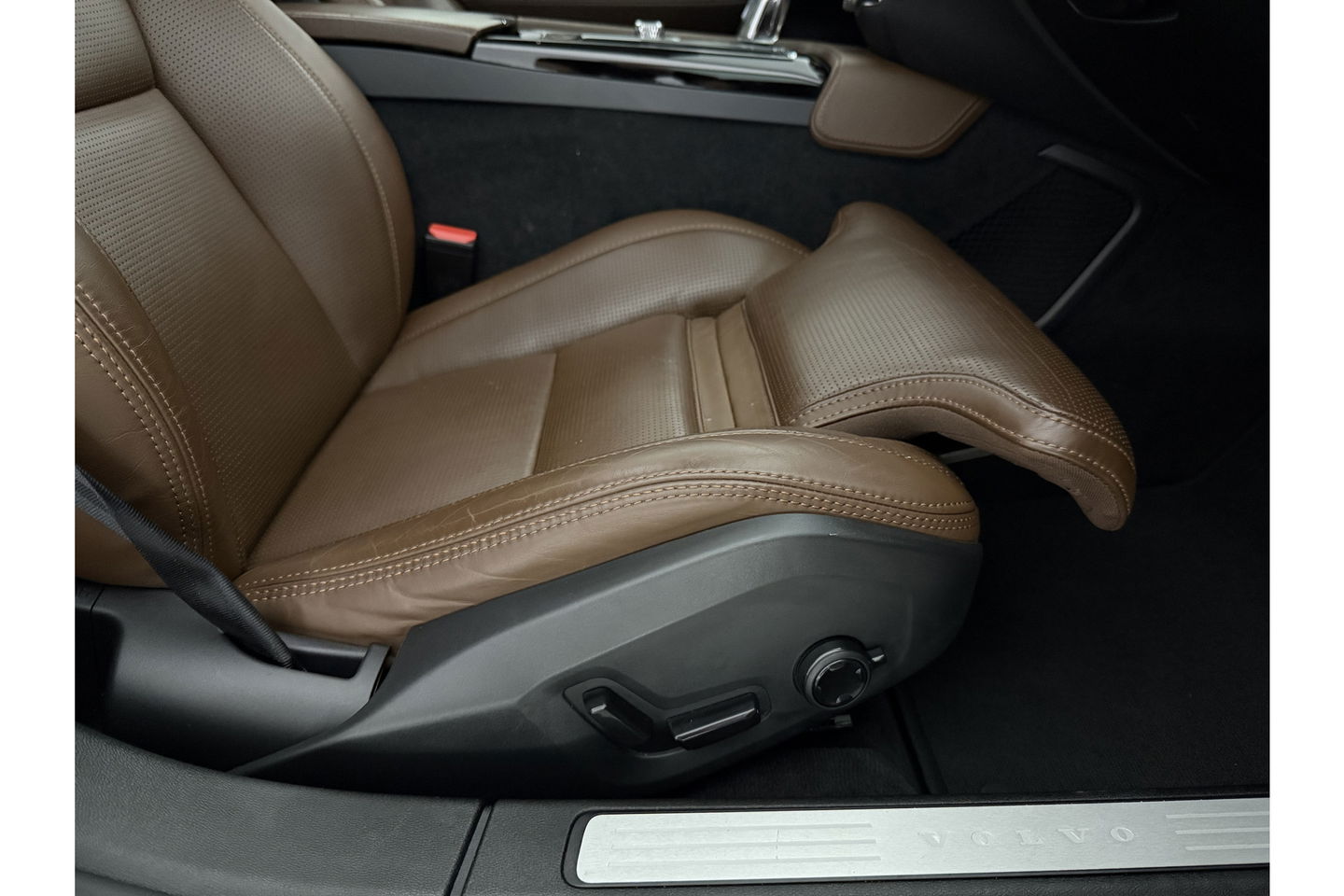 Volvo V60 2.0 T8 Twin Engine AWD Inscription 304PK Pano Harman/Kardon Trekhaak Memory Head-up LED Virtual Stoelverwarming/Stoelventilatie Cruise Carplay Camera Navi 18"LMV