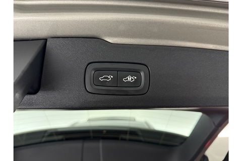 Volvo V60 2.0 T8 Twin Engine AWD Inscription 304PK Pano Harman/Kardon Trekhaak Memory Head-up LED Virtual Stoelverwarming/Stoelventilatie Cruise Carplay Camera Navi 18"LMV