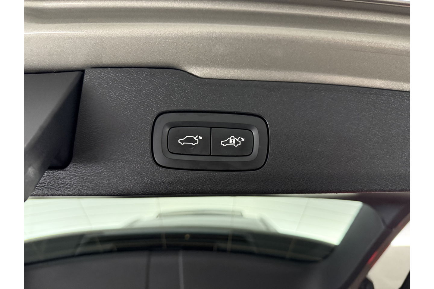 Volvo V60 2.0 T8 Twin Engine AWD Inscription 304PK Pano Harman/Kardon Trekhaak Memory Head-up LED Virtual Stoelverwarming/Stoelventilatie Cruise Carplay Camera Navi 18"LMV