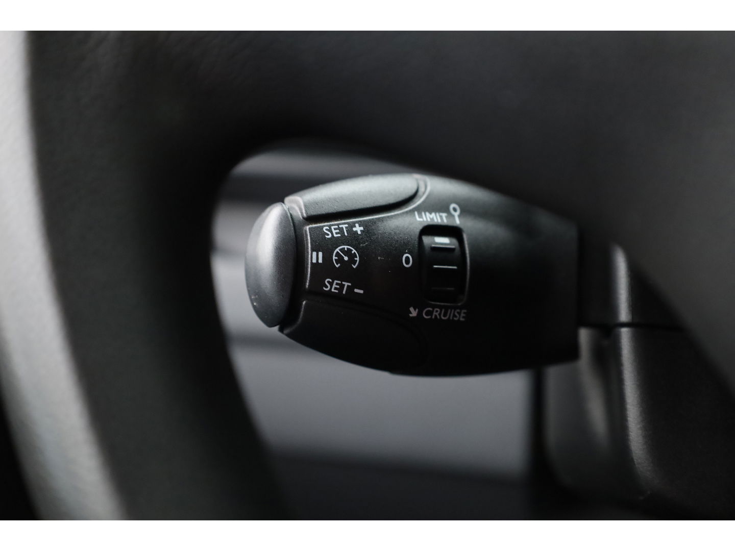 Opel Vivaro 2.0 CDTI L2H1 Edition | Navi | Trekhaak | Dakrails | Apple CarPlay