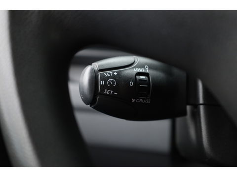 Opel Vivaro 2.0 CDTI L2H1 Edition | Navi | Trekhaak | Dakrails | Apple CarPlay