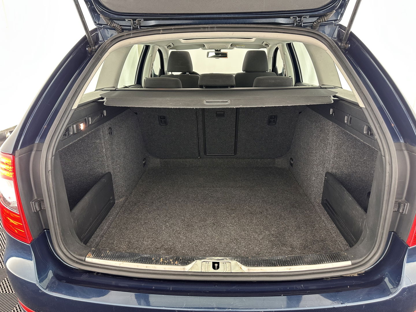 Škoda Superb Combi 1.6 TDI Sprint Pro *PANO | NAVI-FULLMAP | MEMORY-PACK | ECC | PDC | CRUISE | 16''ALU*