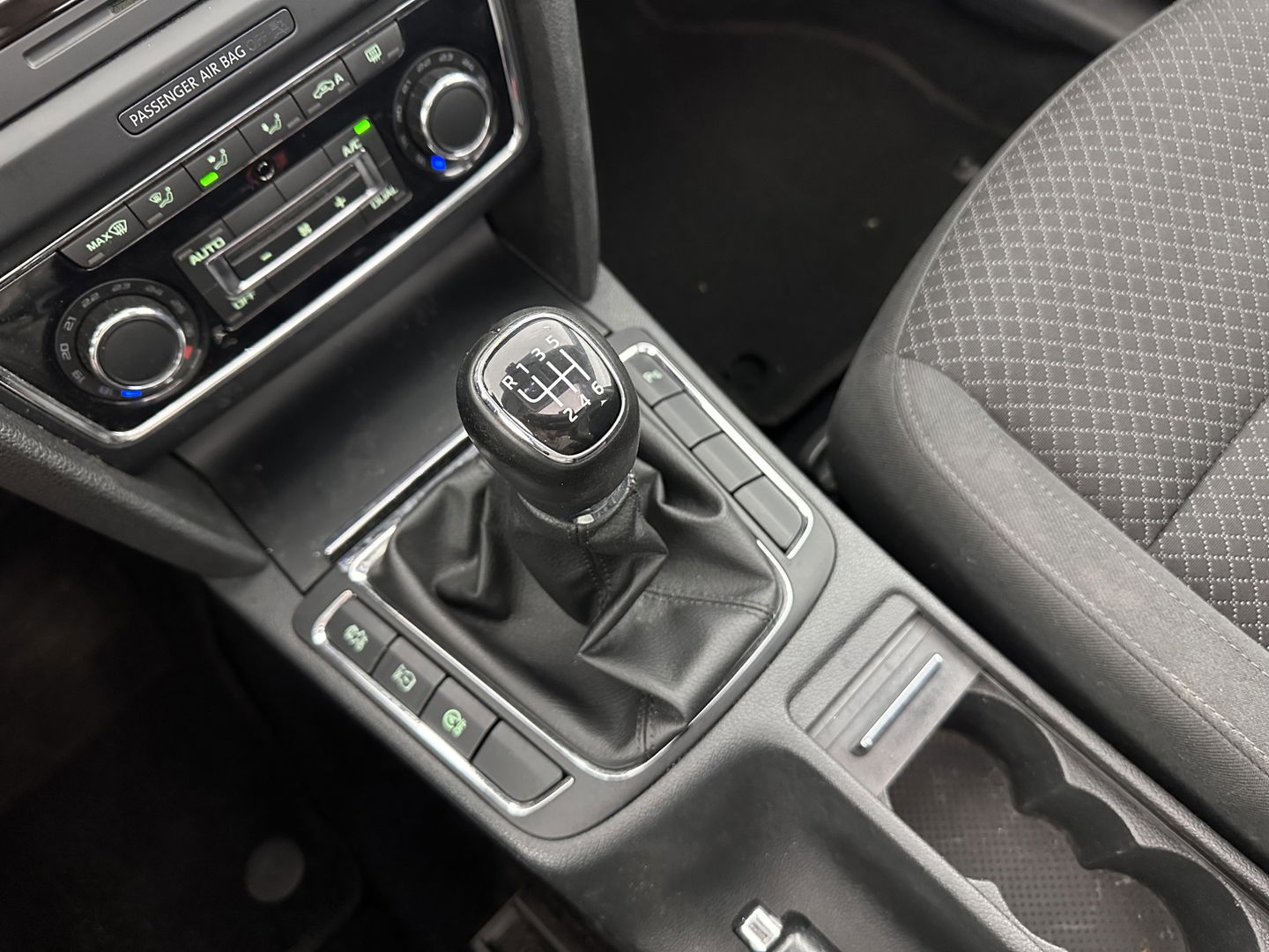 Škoda Superb Combi 1.6 TDI Sprint Pro *PANO | NAVI-FULLMAP | MEMORY-PACK | ECC | PDC | CRUISE | 16''ALU*