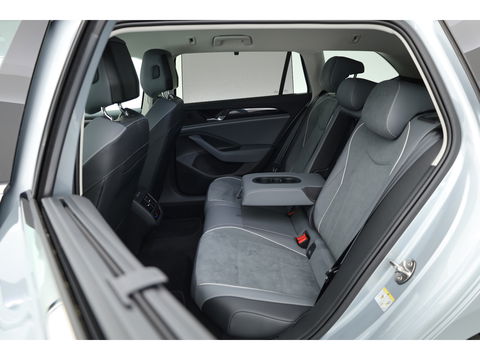 Volkswagen Passat Variant 1.5 eHybrid Business | Navi | Massage | Elek. Trekhaak | Keyless | Adapt. Cruise | Stoel- Stuurverw. |