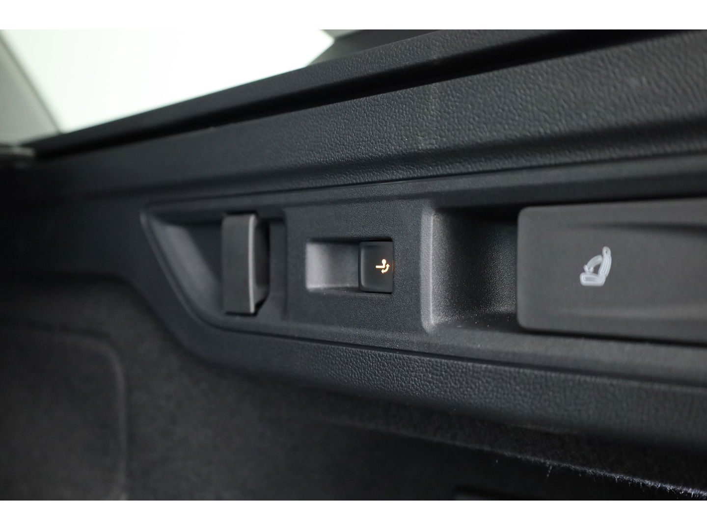 Volkswagen Passat Variant 1.5 eHybrid Business | Navi | Massage | Elek. Trekhaak | Keyless | Adapt. Cruise | Stoel- Stuurverw. |