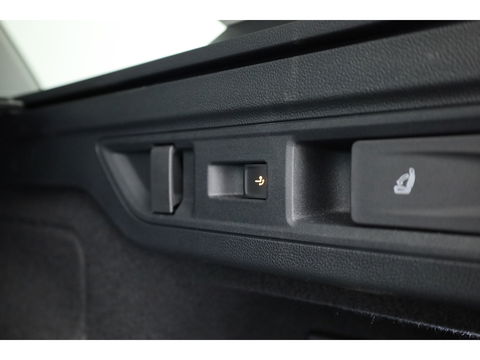 Volkswagen Passat Variant 1.5 eHybrid Business | Navi | Massage | Elek. Trekhaak | Keyless | Adapt. Cruise | Stoel- Stuurverw. |