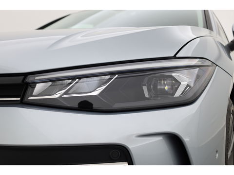 Volkswagen Passat Variant 1.5 eHybrid Business | Navi | Massage | Elek. Trekhaak | Keyless | Adapt. Cruise | Stoel- Stuurverw. |