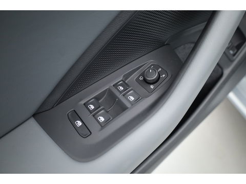 Volkswagen Passat Variant 1.5 eHybrid Business | Navi | Massage | Elek. Trekhaak | Keyless | Adapt. Cruise | Stoel- Stuurverw. |