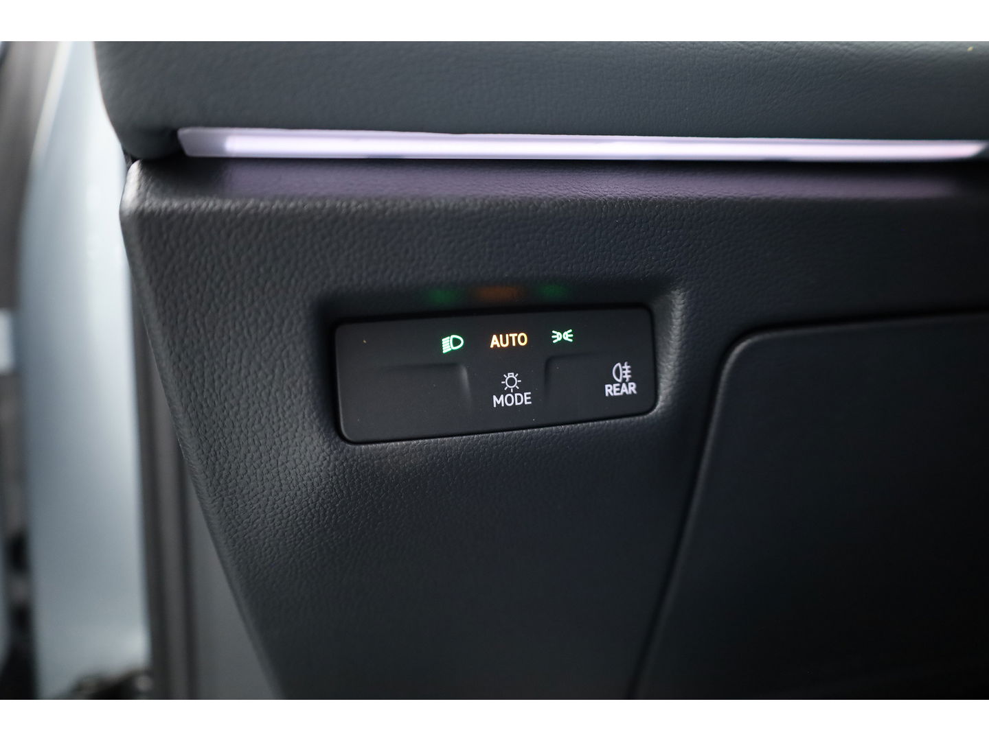 Volkswagen Passat Variant 1.5 eHybrid Business | Navi | Massage | Elek. Trekhaak | Keyless | Adapt. Cruise | Stoel- Stuurverw. |