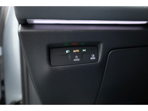 Volkswagen Passat Variant 1.5 eHybrid Business | Navi | Massage | Elek. Trekhaak | Keyless | Adapt. Cruise | Stoel- Stuurverw. |
