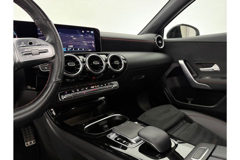 Mercedes-Benz A-Klasse 200 AMG Night Upgrade 164PK Pano Sfeer LED Carplay Virtual Camera Clima Cruise Navi PDC 18''LMV