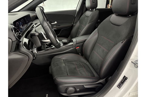 Mercedes-Benz A-Klasse 200 AMG Night Upgrade 164PK Pano Sfeer LED Carplay Virtual Camera Clima Cruise Navi PDC 18''LMV