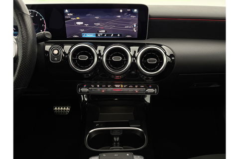 Mercedes-Benz A-Klasse 200 AMG Night Upgrade 164PK Pano Sfeer LED Carplay Virtual Camera Clima Cruise Navi PDC 18''LMV