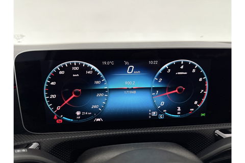 Mercedes-Benz A-Klasse 200 AMG Night Upgrade 164PK Pano Sfeer LED Carplay Virtual Camera Clima Cruise Navi PDC 18''LMV