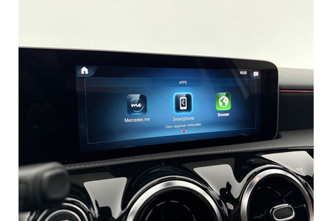 Mercedes-Benz A-Klasse 200 AMG Night Upgrade 164PK Pano Sfeer LED Carplay Virtual Camera Clima Cruise Navi PDC 18''LMV