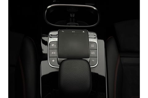Mercedes-Benz A-Klasse 200 AMG Night Upgrade 164PK Pano Sfeer LED Carplay Virtual Camera Clima Cruise Navi PDC 18''LMV