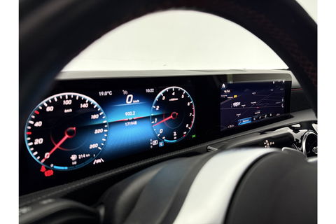 Mercedes-Benz A-Klasse 200 AMG Night Upgrade 164PK Pano Sfeer LED Carplay Virtual Camera Clima Cruise Navi PDC 18''LMV