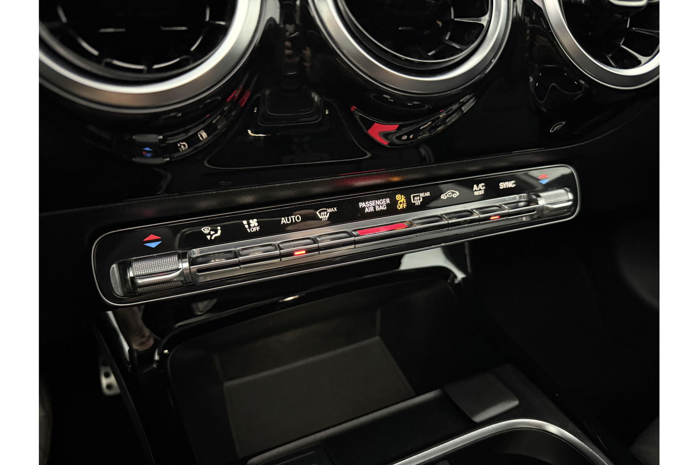 Mercedes-Benz A-Klasse 200 AMG Night Upgrade 164PK Pano Sfeer LED Carplay Virtual Camera Clima Cruise Navi PDC 18''LMV